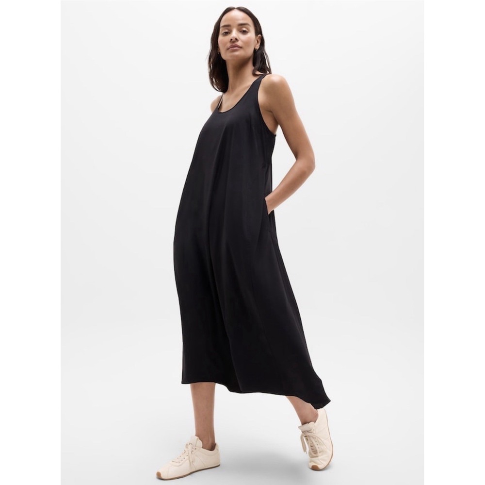 Athleta Presidio Traveler Sz M Black Hi/Low Dress Racer Back Lightweight Pockets